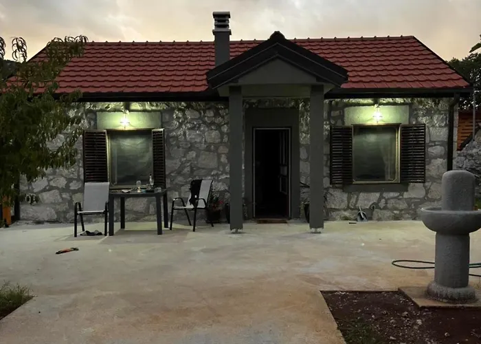 Minja Stone House By The * Подгориця