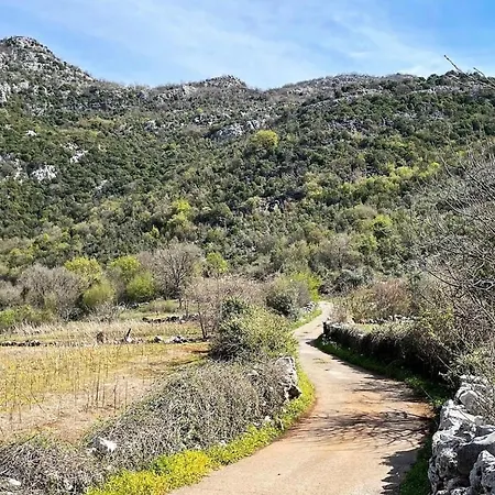 Minja Stone House By The Ferienhaus *